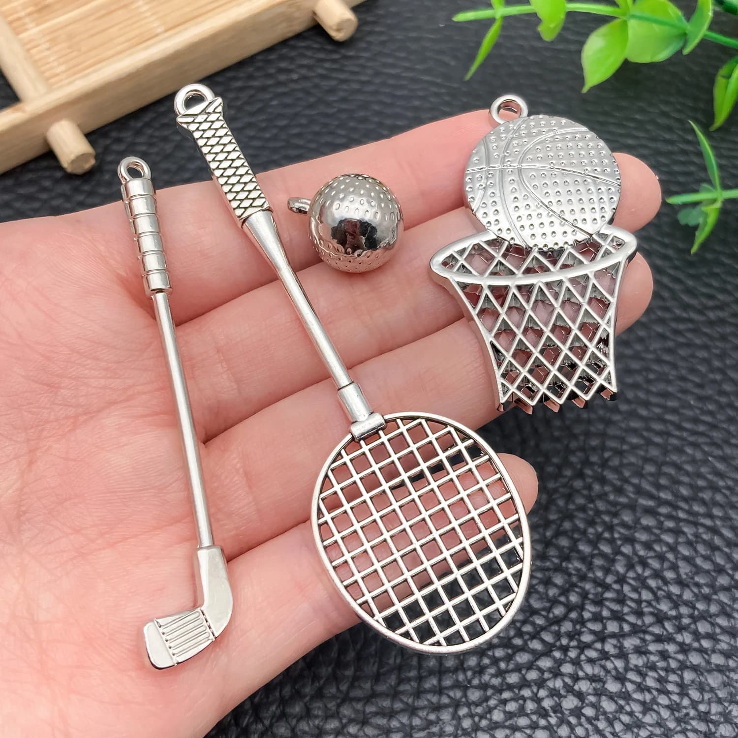 4/6 pezzi Portachiavi creativi a forma di racchetta da tennis, golf, badminton, accessori, ciondoli ricordo di attrezzature sportive, premi scolastici