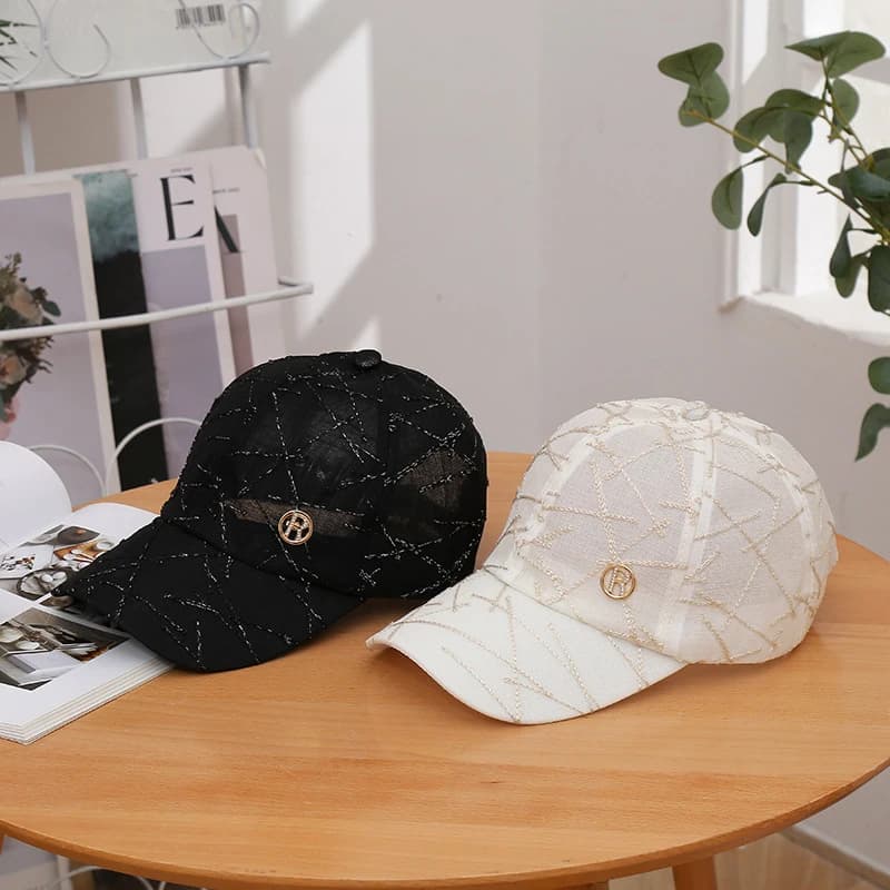 2024 Korean Style Women Sun Hat R Letter Versatile Spring Summer Breathable Face Slimming Duckbill Cap Sunscreen R Letter Design