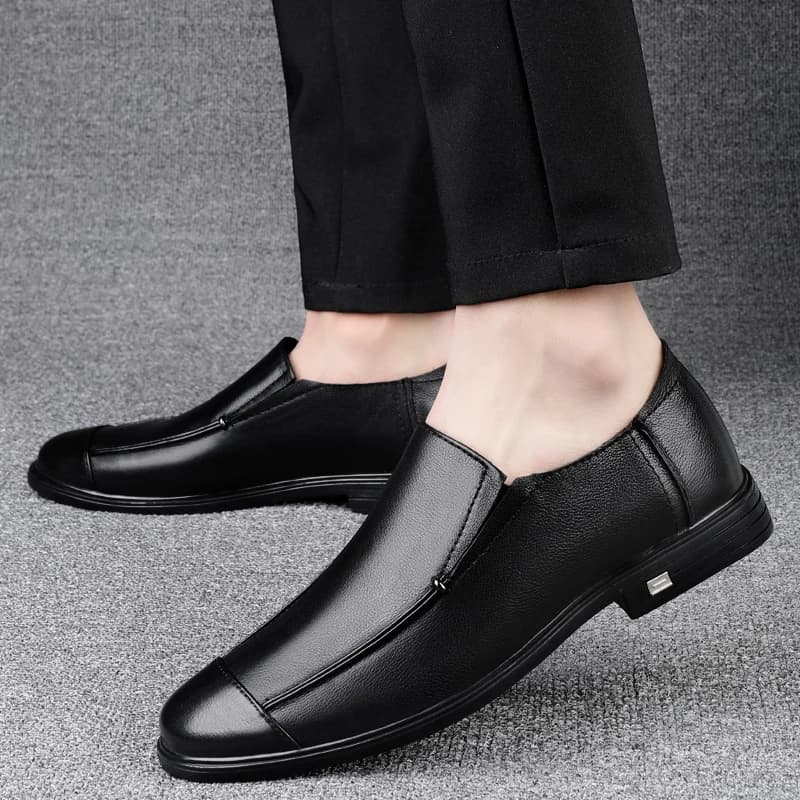 Mocassini in pelle Casual da uomo di moda mocassini semplici calzature Slip-On leggere scarpe da barca da lavoro scarpe da guida da uomo all'aperto