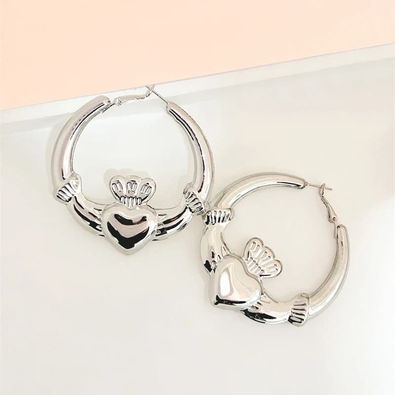 1 paio di orecchini a cerchio a forma di cuore con senso avanzato per donne e ragazze, orecchini semplici alla moda, accessori per gioielli, regali di San Valentino