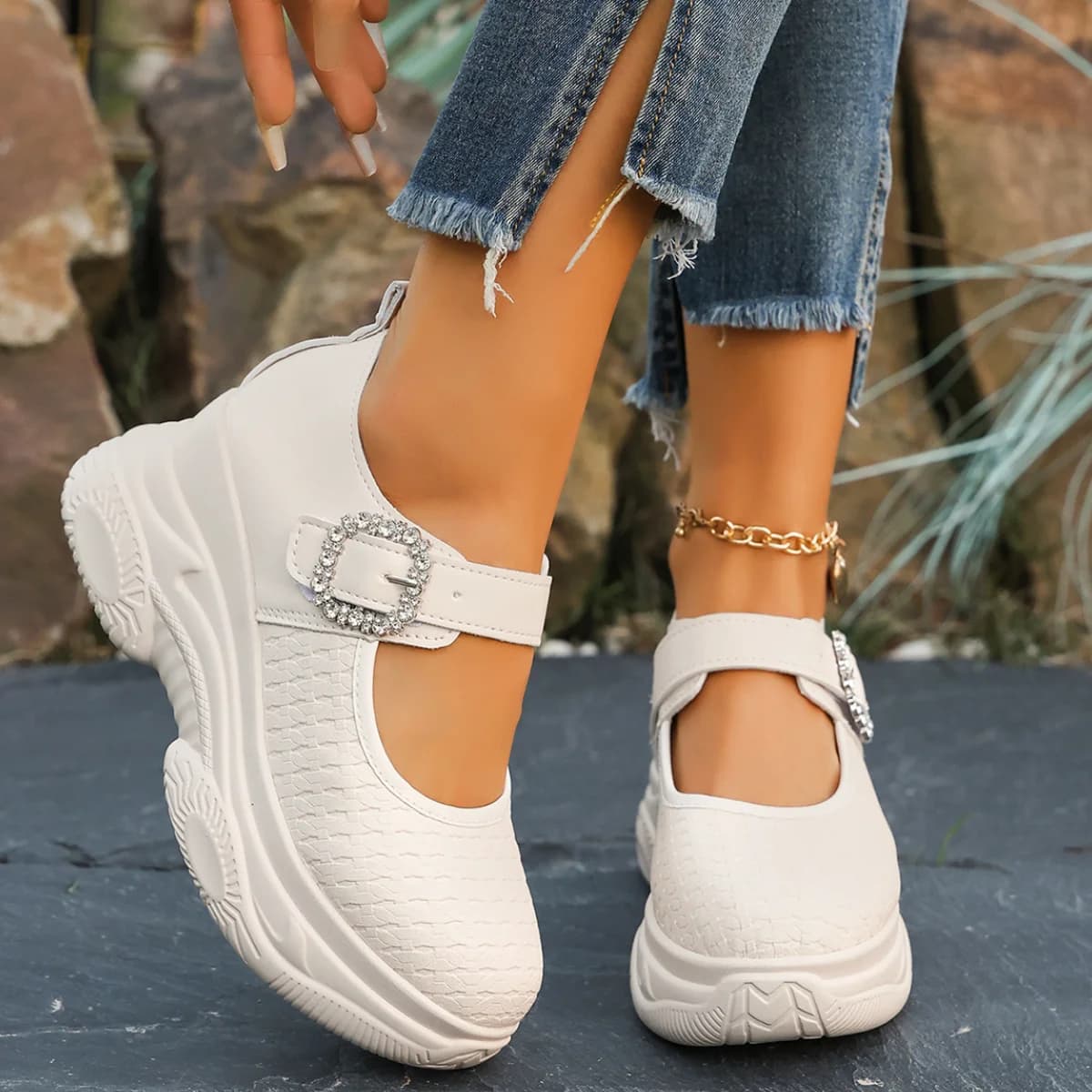 Scarpe Mary Jane con Fibbia in Strass e Suola Spessa, Sneakers con Zeppa in Pelle Verniciata Bianca e Nera da Donna, Scarpe Primaverili con Aumento di Altezza