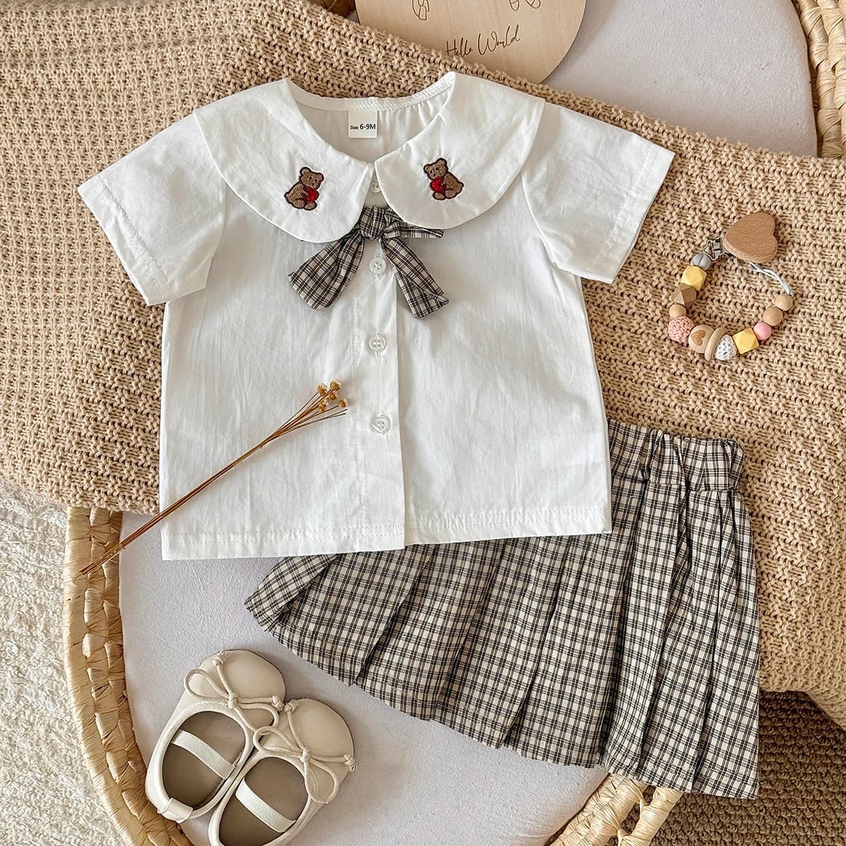 Girls' summer outfit set summer new style children's short sleeved，Bear Embroidery T-shirt pleated skirt stylish two-piece set