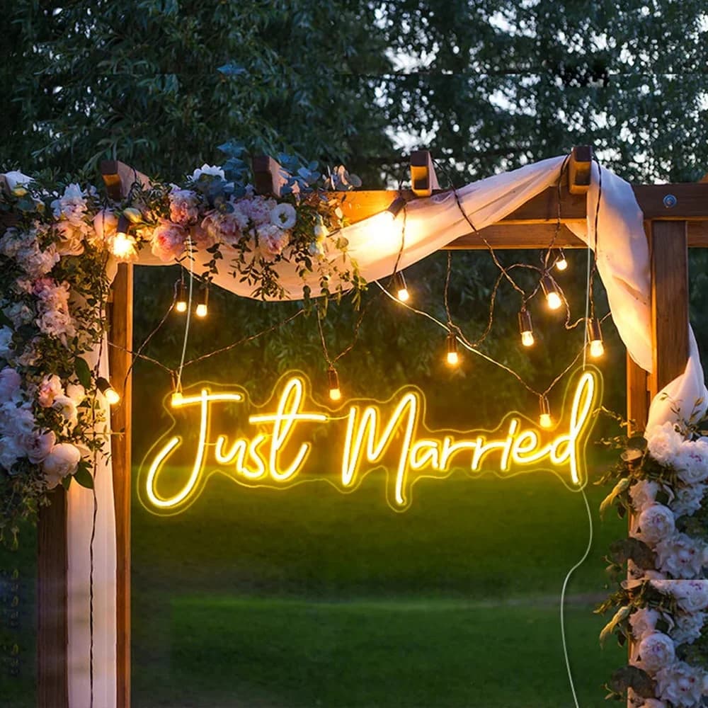 Segni LED al neon appena sposati Decorazione della stanza in acrilico Luci alimentate tramite USB con interruttore per fidanzamento Scena di matrimonio Festa Art Neon