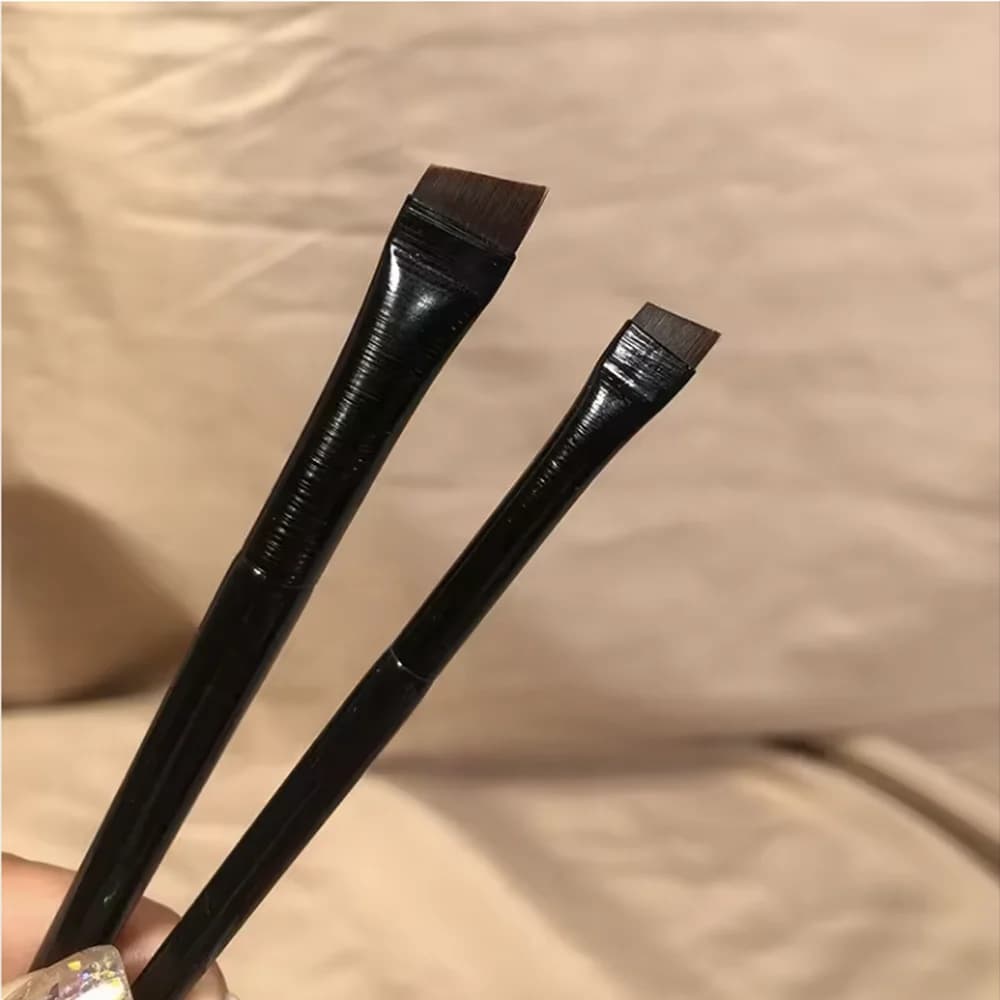 Nuovo pennello per contornare le sopracciglia, pennello per eyeliner, pennello angolato piccolo e portatile per sopracciglia, strumento per il trucco femminile