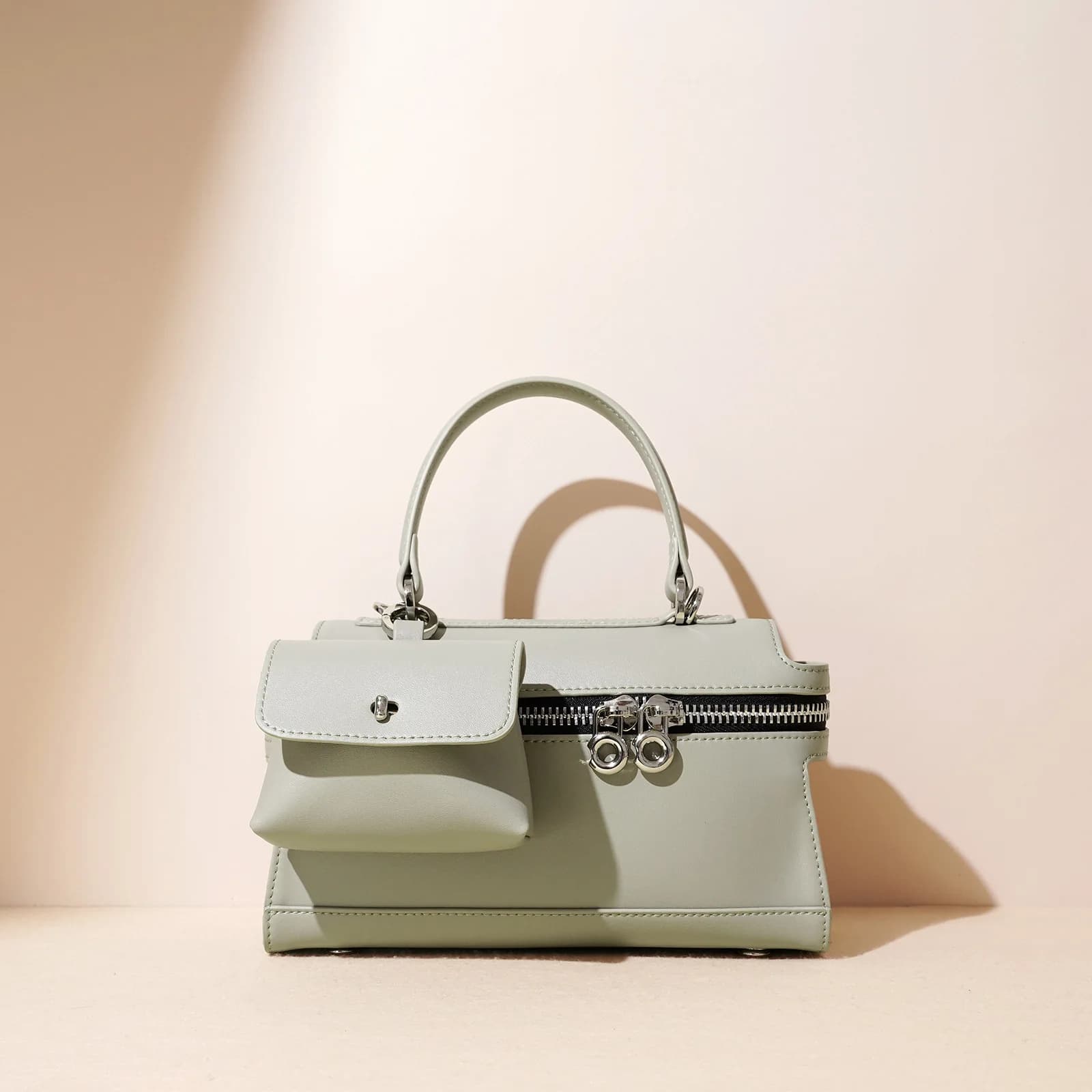 Nuova borsa a tracolla, design di nicchia, borsa da donna raffinata e piccola, borsa casual versatile, borsa a tracolla singola.