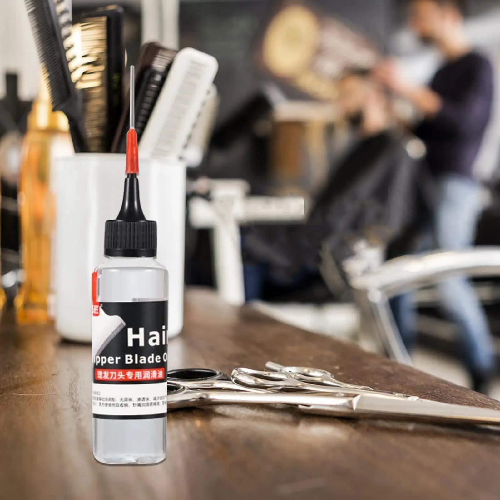 Oil for haircuts, lubricant for regulators and shavers, lubricating oil for barbers, anti-rust for haircuts and skin care tools 60ml