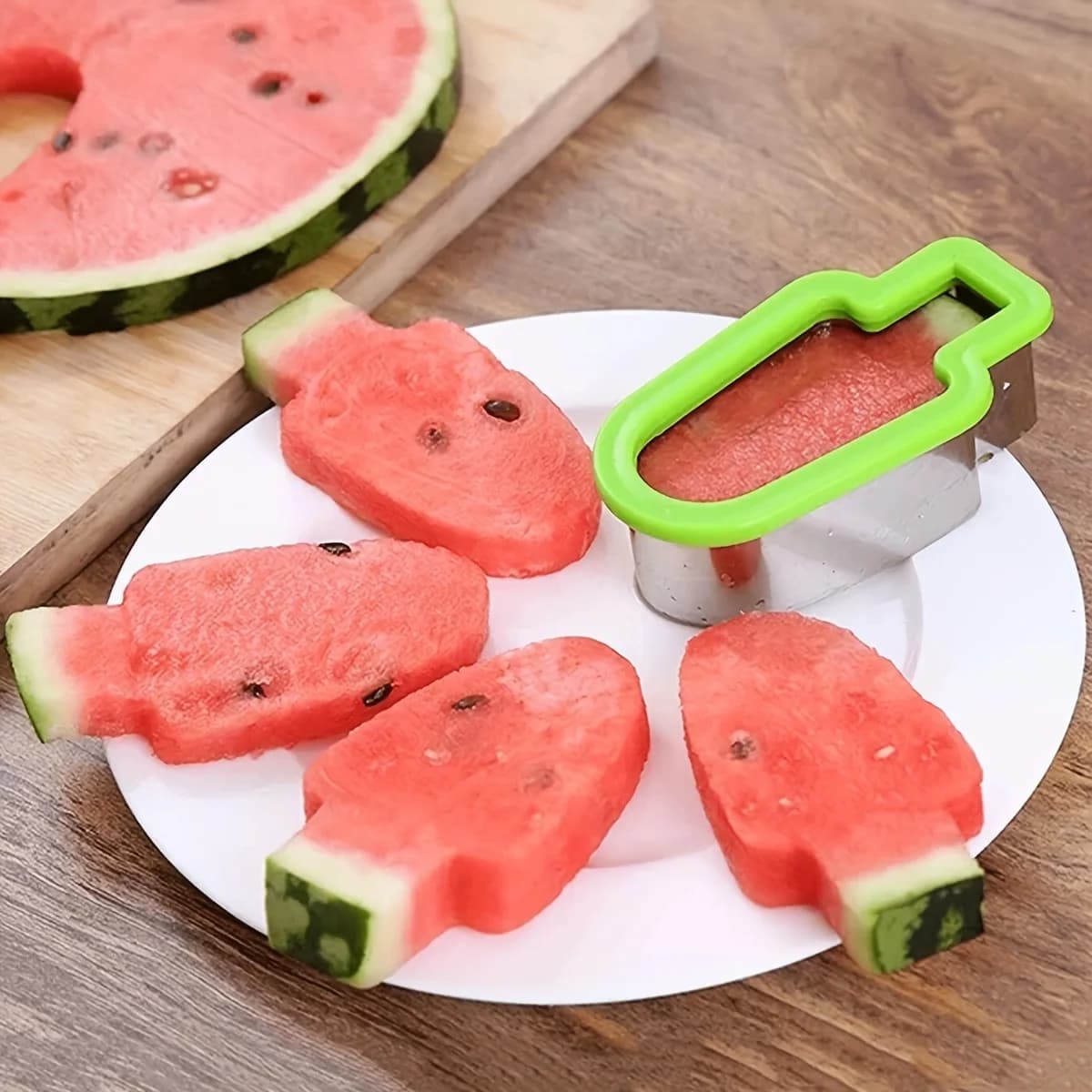 Affettatrice per anguria e stampo per ghiaccioli in acciaio inossidabile - Un semplice affettatore manuale per frutta con manico verde.