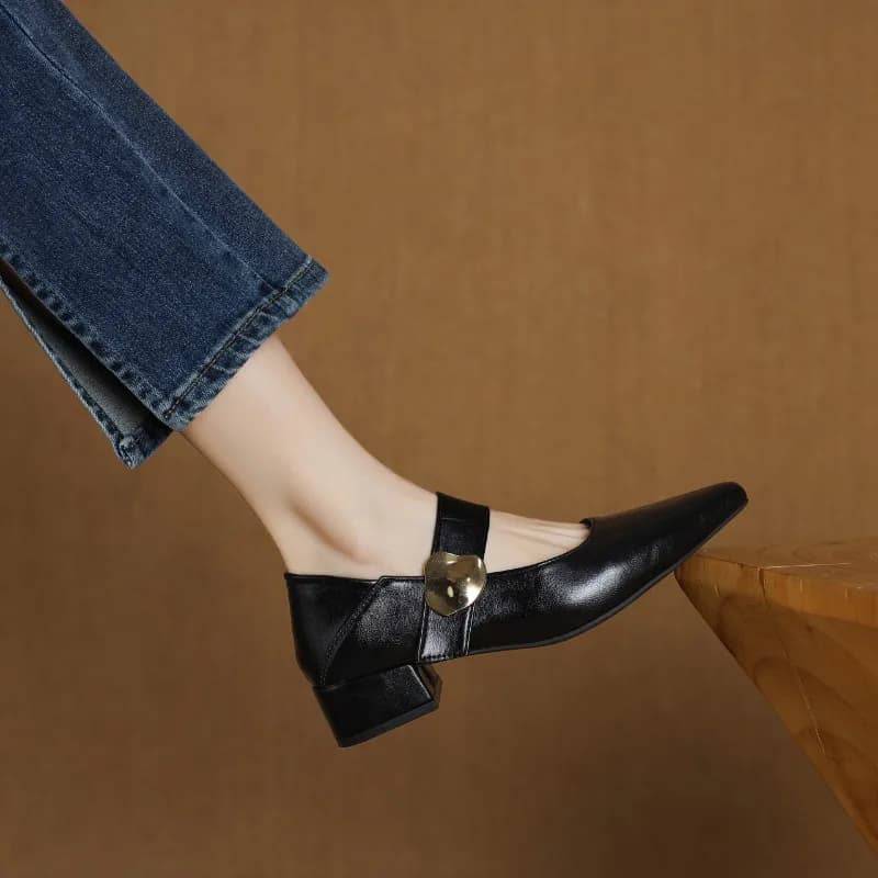 Scarpe basse con adesivo magico francese con tacco spesso 2025 primavera nuove piccole scarpe in pelle antiscivolo versatili e alla moda