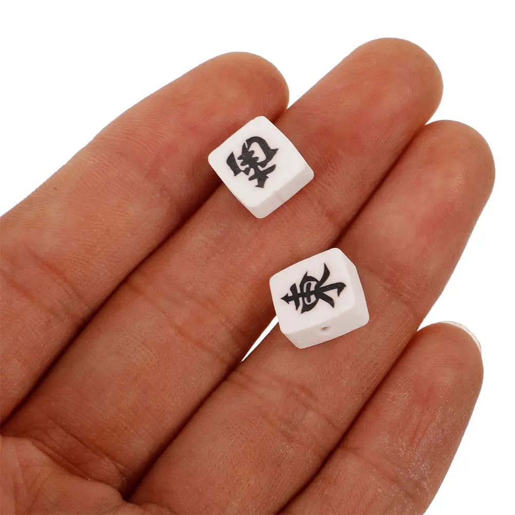 50 Pezzi Perline a Forma di Tessere Mahjong, Charm Distanziatori in Argilla, Perline Sicure in Polimero per Creazione Fai da Te di Braccialetti dell'Amicizia e Collane Cinesi