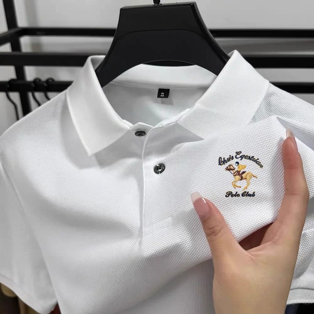 Polo da uomo in puro cotone a maniche corte, nuova collezione estiva, alla moda, di alta gamma, con raffinata ricamo a tema equitazione, ideale per il golf.