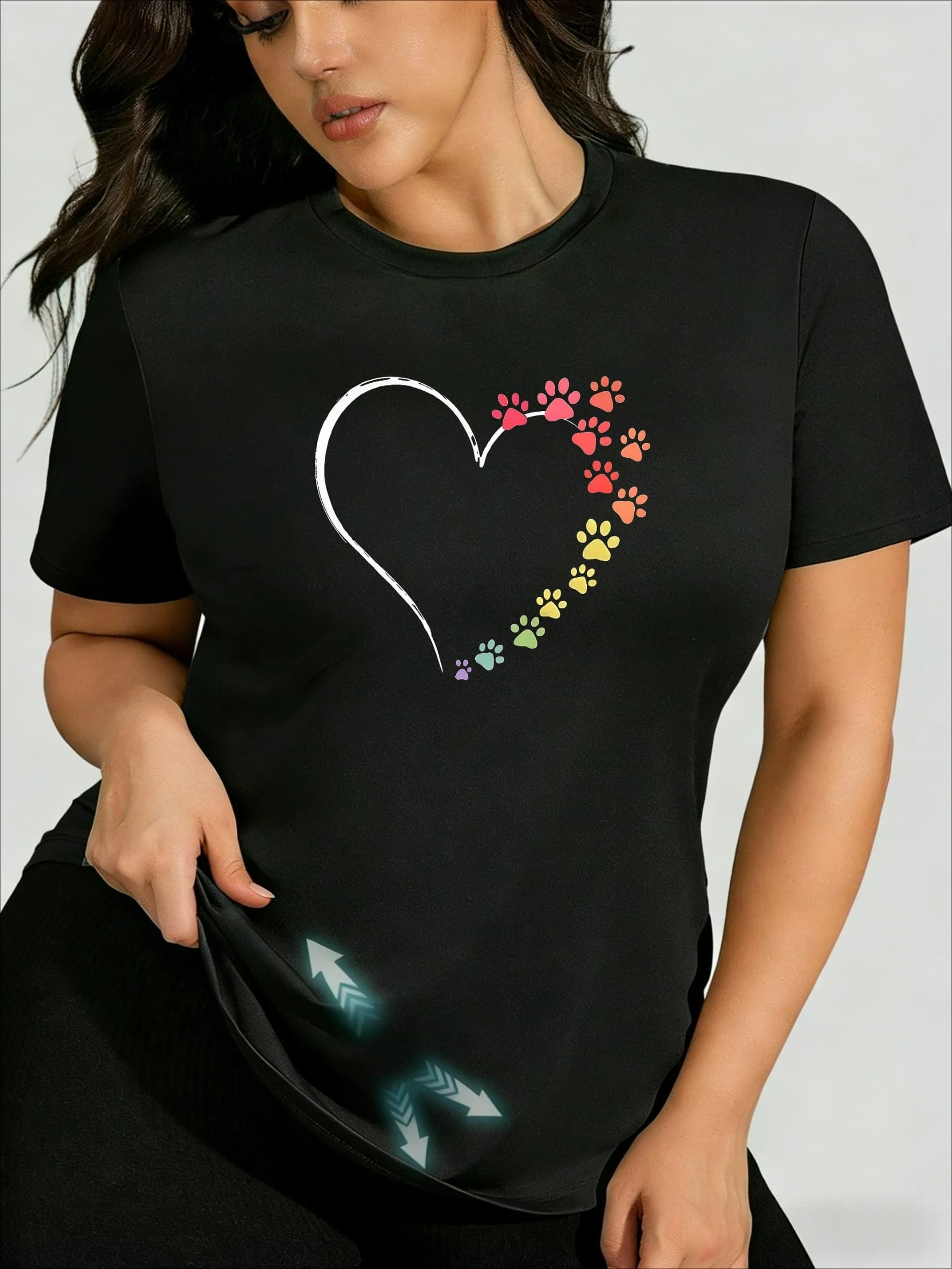 Impronta di cuore con zampa arcobaleno! T-shirt da donna taglie forti, top sexy e alla moda per ragazze