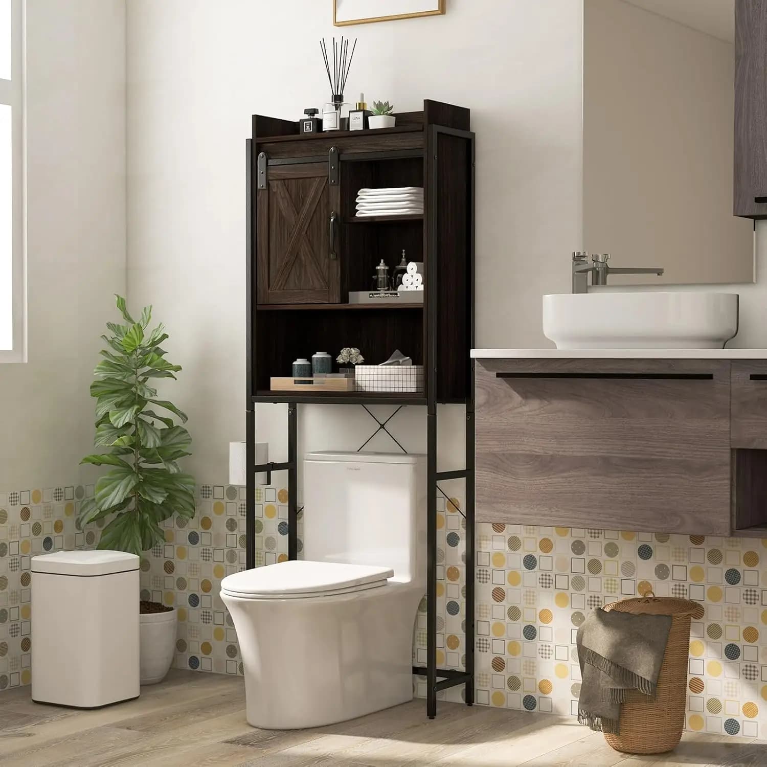Mobiletto Salvaspazio per Bagno Sopra il WC con Porta Scorrevole, Ripiano Regolabile e Portarotolo, Personalizzabile