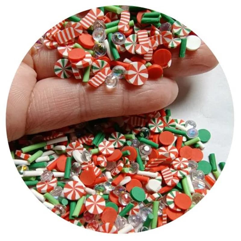 L'argilla polimerica mista di natale spruzza i coriandoli della fetta di argilla invernale con strass di menta piperita