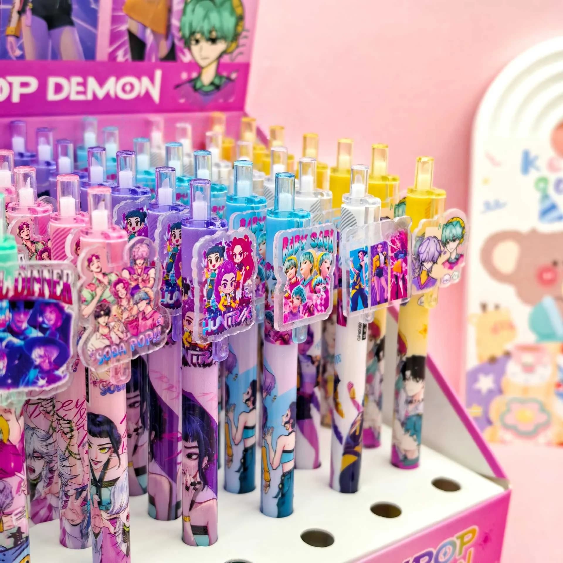Penna gel anime K-pop carina e divertente, penna a sfera kawaii a rapida asciugatura, scrittura fluida, articoli di cancelleria per studenti e ufficio, idea regalo.