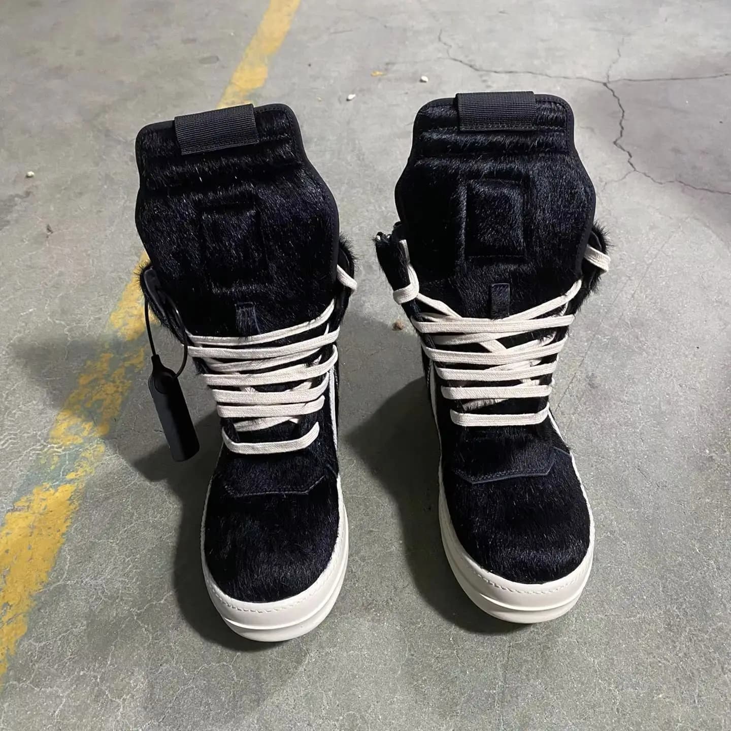 Scarpe Casual da Uomo in Vera Pelle, Sneaker Pelose Nere in Crine di Cavallo, Sneaker da Donna con Pelliccia, Stivaletti con Cerniera e Design Allacciato