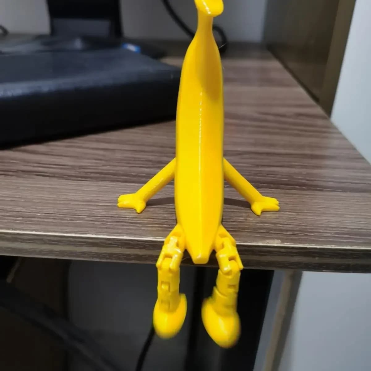 Modello di banana stampato in 3D Giocattolo mobile con agitazione articolata Tipo di ornamento da tavolo Collezione di giocattoli Regali di compleanno per bambini