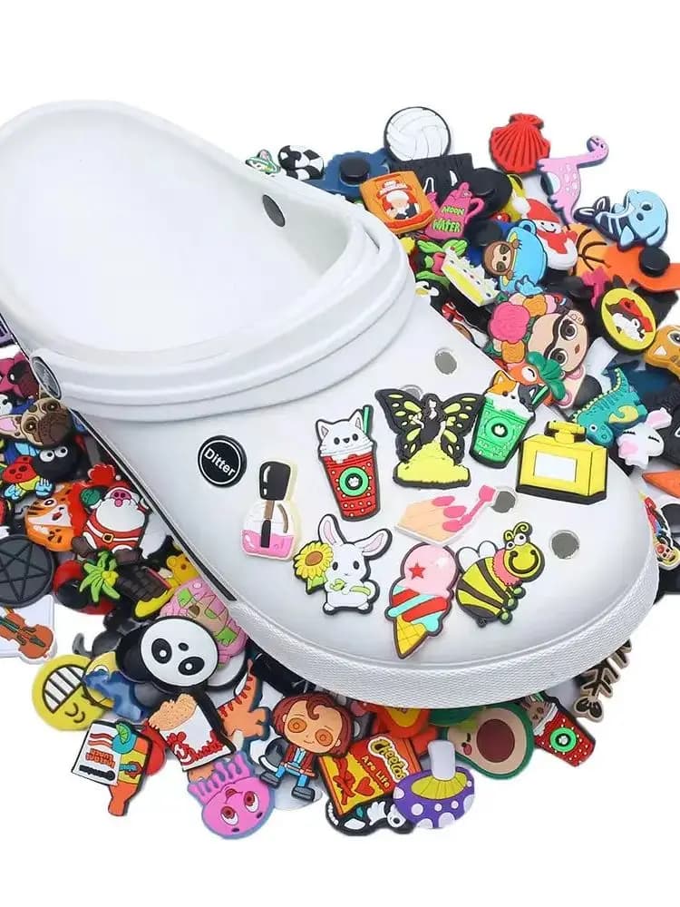 Ciondoli per Scarpe a Tema Cartoni Animati Misti Casuali, Simpatici Ciondoli Anime per Crocs e Sandali, Accessori Fai-da-te per Scarpe, Gadget per Feste, Regali per Bambini