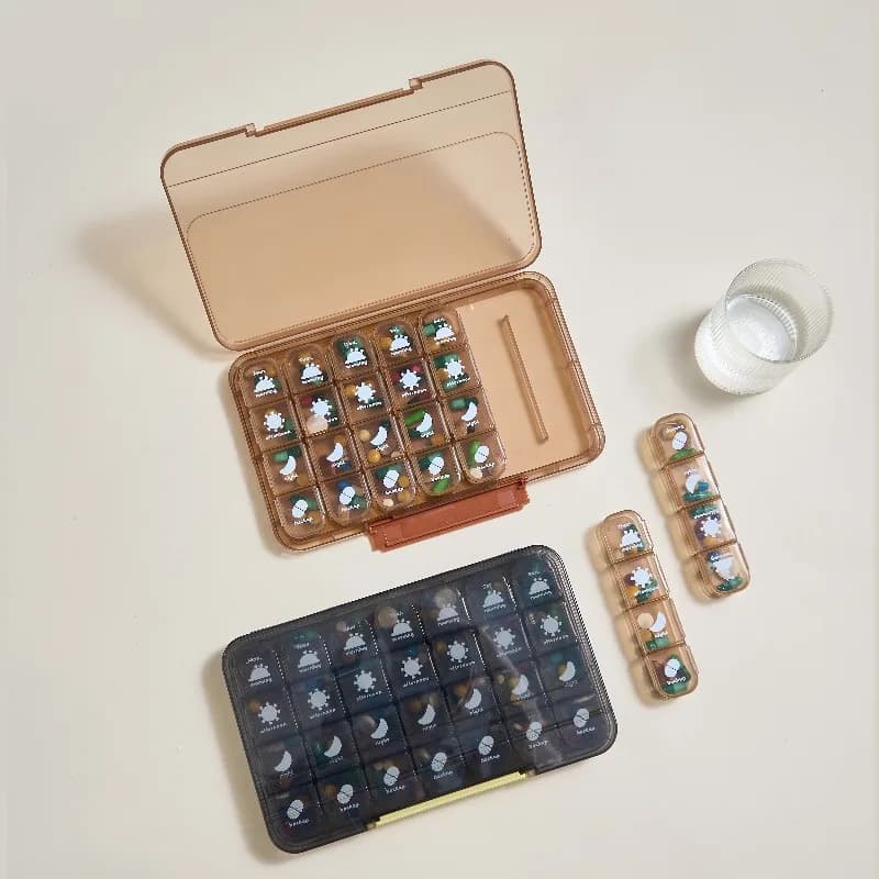 7-day pill holder with 3 daily compartments and extra storage space for medicine and vitamin supplements