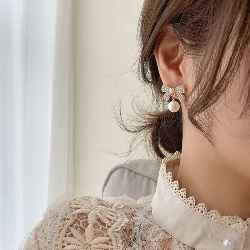 Punk Girl Fashion Nuovo Temperamento Orecchini Temperamento di perle Net Celebrity Wild High-end Produttore di orecchini da donna francesi