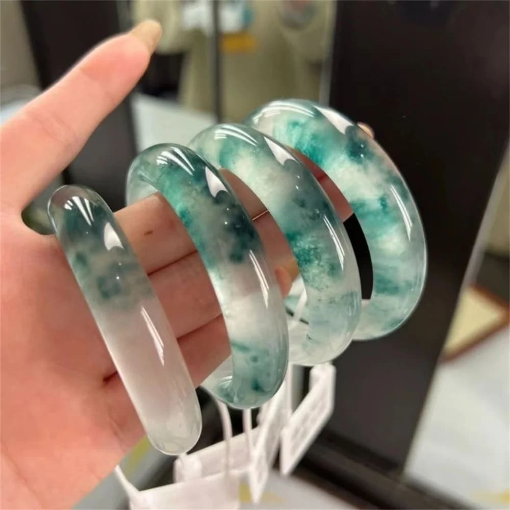 Modern and minimalist rigid bracelet with floating flower, ice seeds, natural stone, jade, for jewelry gift for women's fashion and health