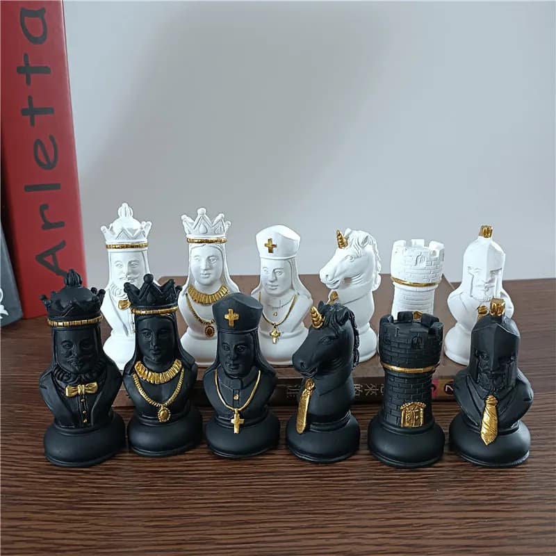 Figurine di scacchi internazionali in bianco e nero statua pezzi degli scacchi giochi da tavolo accessori decorazioni per la casa scacchi ornamenti