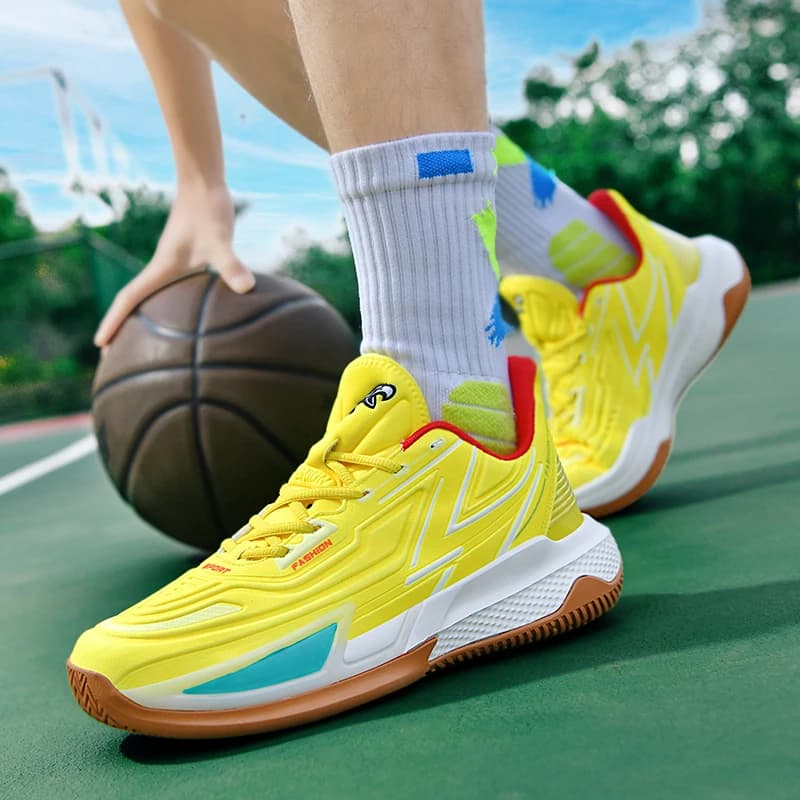 Light basketball shoes for real combat, low sports shoes for men, anti-slip, breathable, with shock absorption, for young people, with friction sound