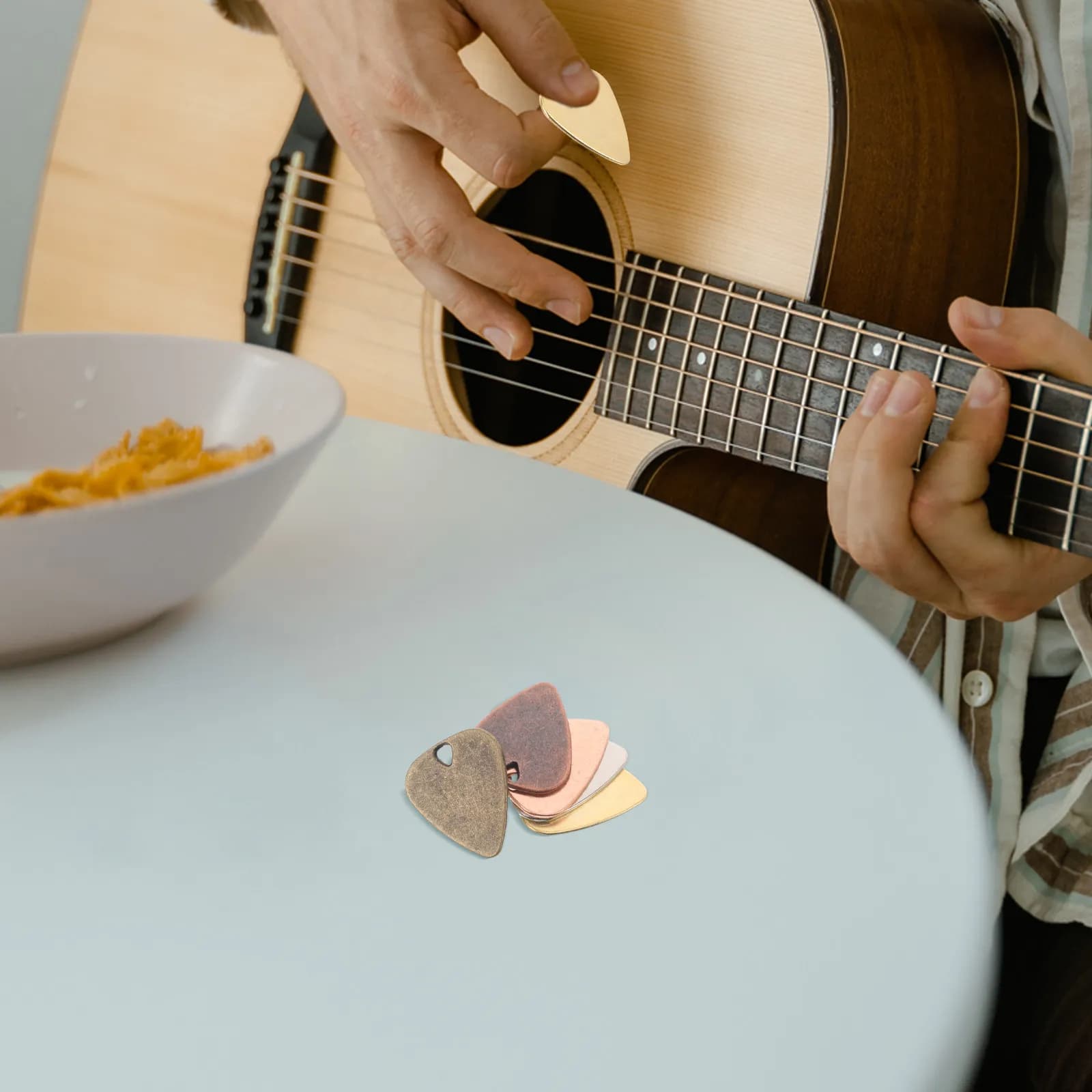 Set di 5 Plettri in Acciaio Inox per Chitarra Elettrica, Basso e Chitarra Acustica, per Suono Brillante e Professionale, Ideali per Registrazione e Palco