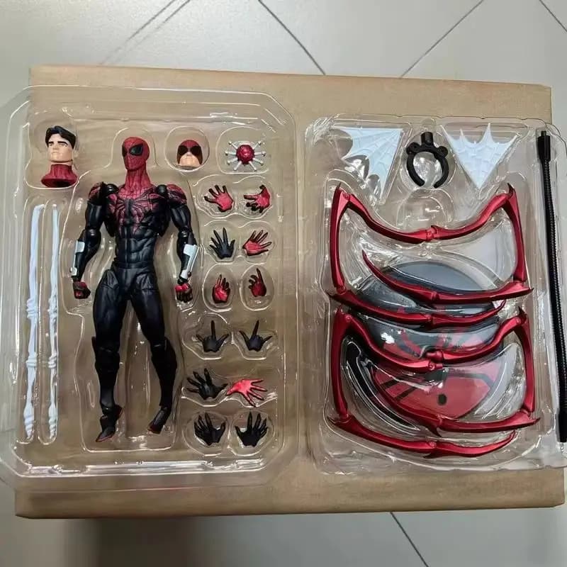 Action Figure Ultimate Spider-Man Chapter Parker da 16 cm, Giocattolo Costruibile da Collezione, Ornamento da Scrivania, Bambola per Ragazzi