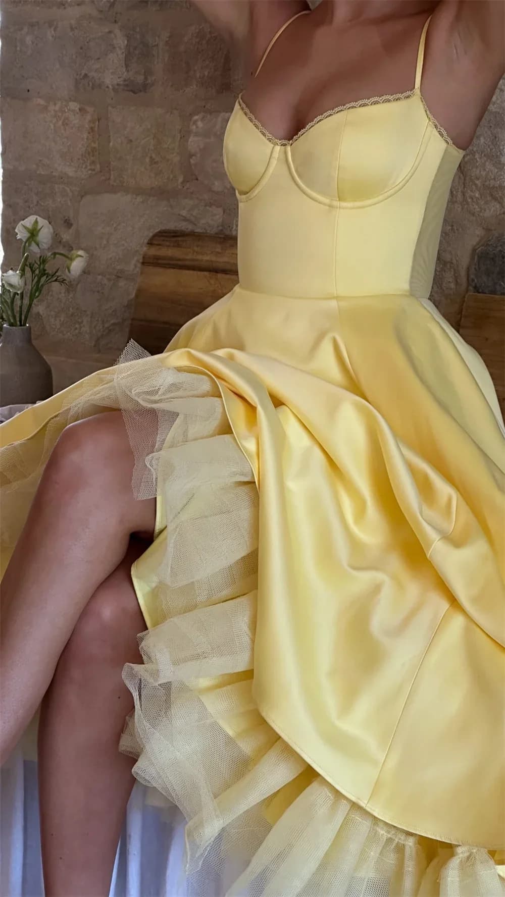 Abito da ballo a trapezio con cinturino per spaghetti giallo personalizzato Abito da sera senza maniche con applicazioni in pizzo abiti da sera Tra-lunghezza
