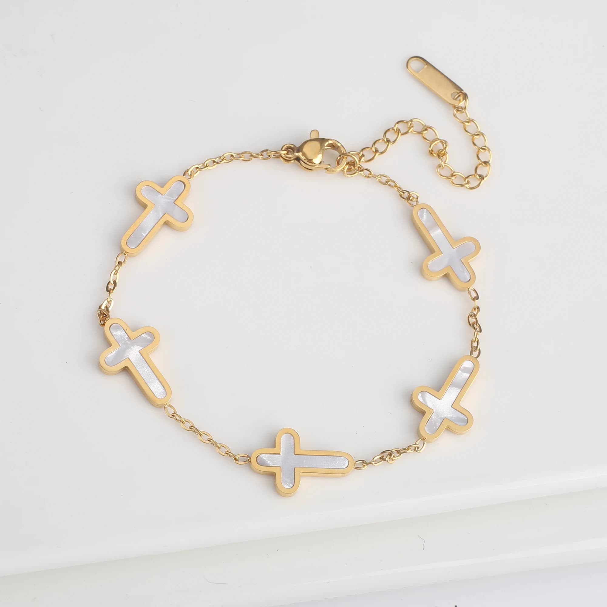 Elegante braccialetto a catena regolabile con croce gotica in acciaio inossidabile per uomo donna Gioielli religiosi semplici color oro per feste quotidiane