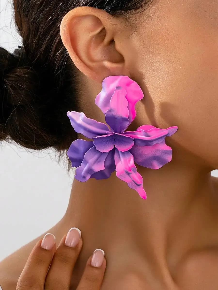 Orecchini in resina floreale da donna, design con fiori rosa e viola vivaci, gioielli di tendenza per l'uso quotidiano e per le feste