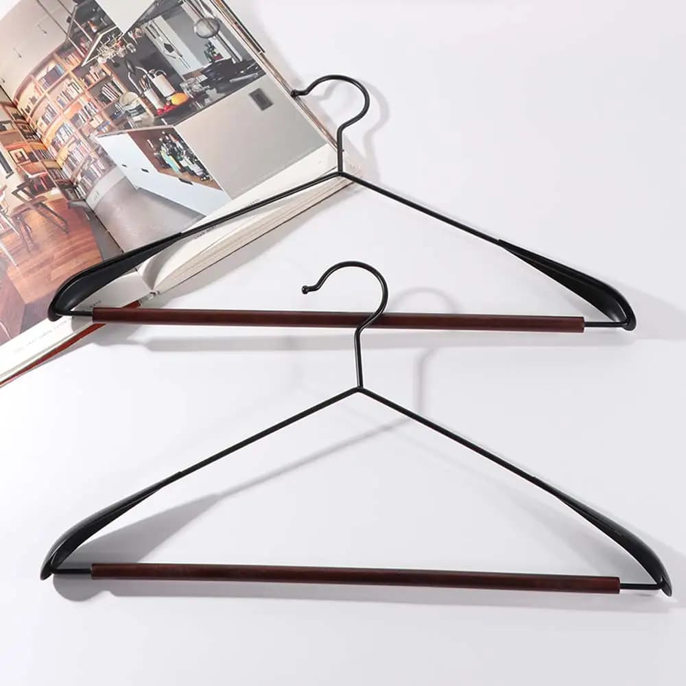 Set di 3 Appendiabiti in Ferro Rinforzato, Lusso Discreto, Costruzione Senza Giunture, Spalle Larghe, Stile Vintage in Legno di Faggio