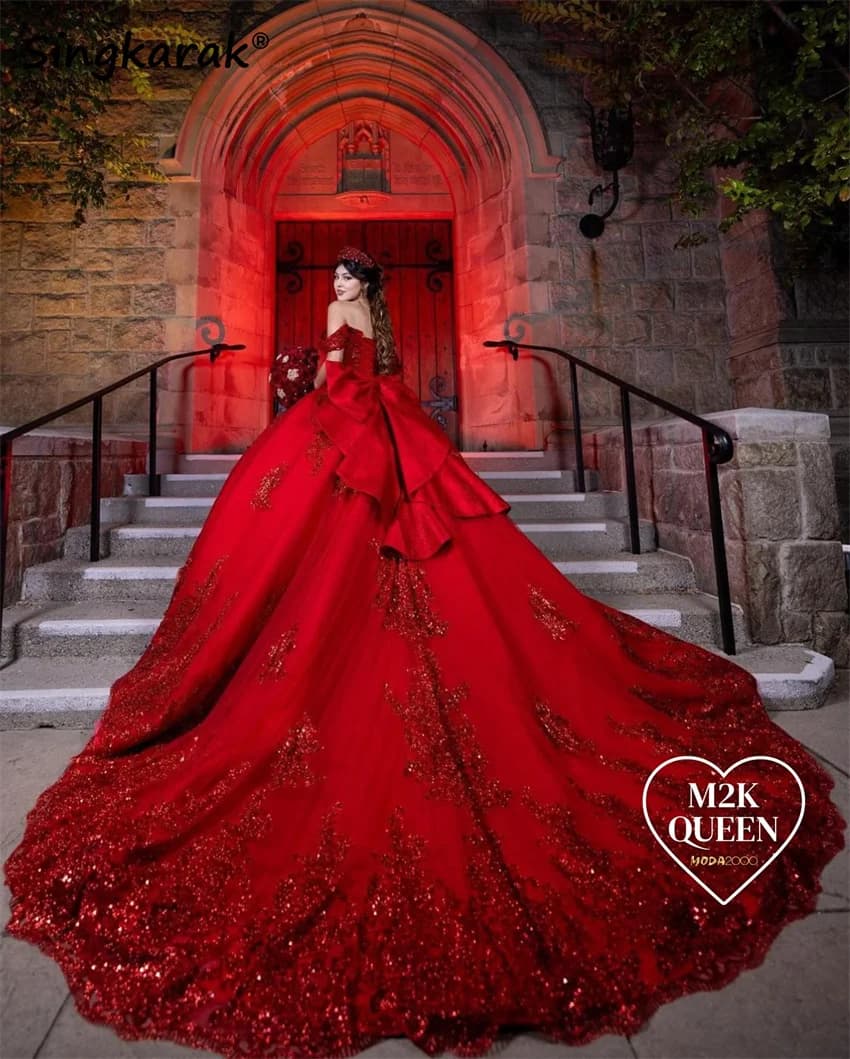 Squisito Rosso Paillettes Appliques Abito stile Quinceanera Abito da ballo Perline Cristalli Perle Fiocco Vestido Princesa Corte dei treni Personalizzato