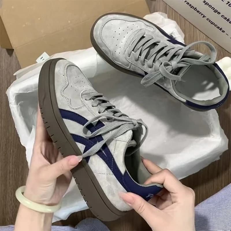 Women's Autumn New Retro Color Matching Sneakers Breathable Soft Sole Black Classic Versatile Casual Sports Shoes for Students