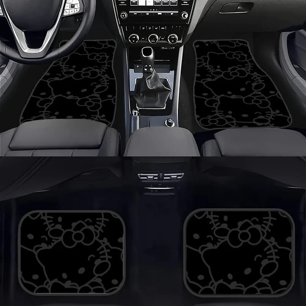 Set di 4 tappetini neri per auto con Hello Kitty e un fiocco, realizzati in poliestere antiscivolo e resistente. Questi tappetini sono