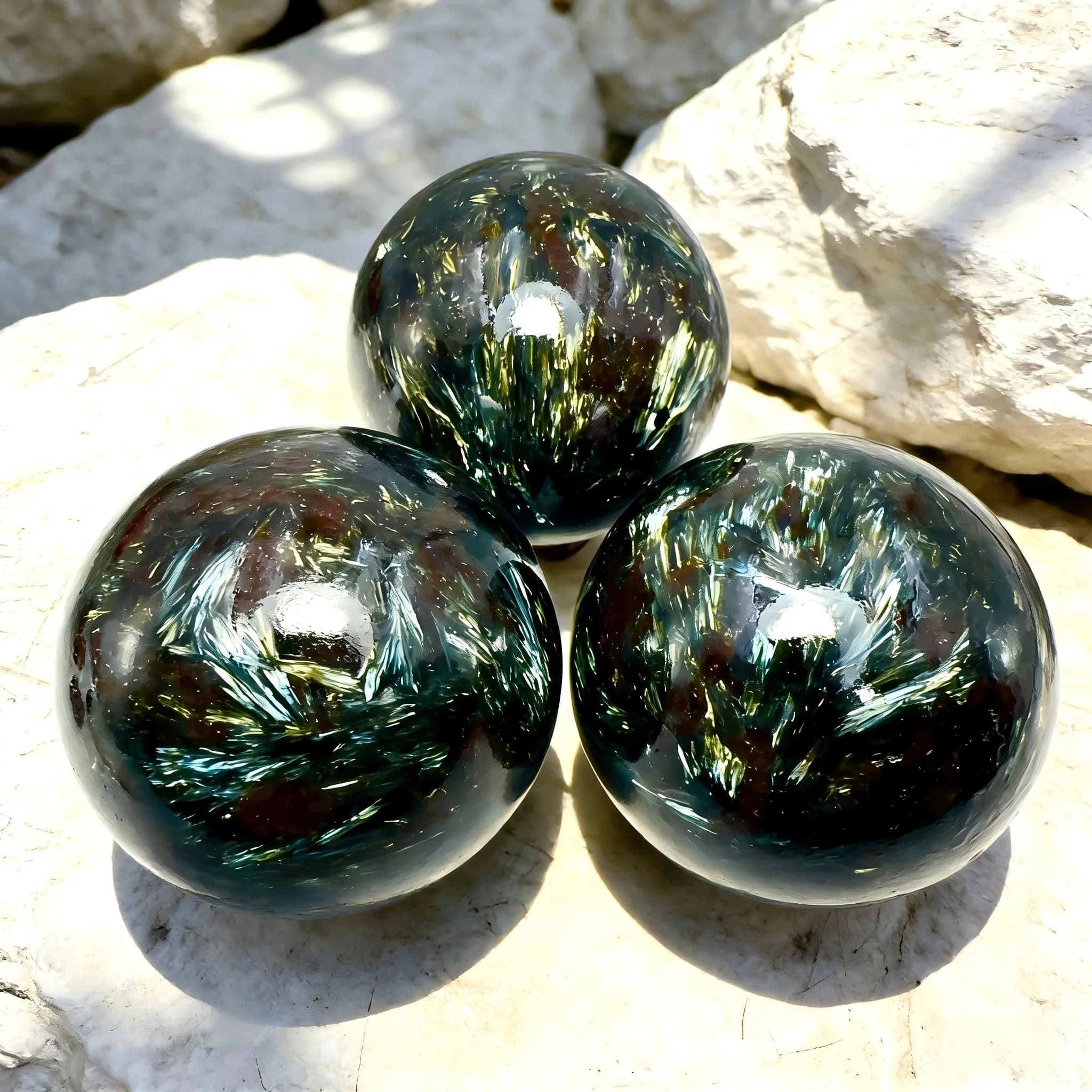 Sfera Naturale di Astrophyllite Blu 5-8cm, Rara Sfera di Cristallo Lucidata, Pietra Curativa per Feng Shui, Decorazione per Casa e Ufficio