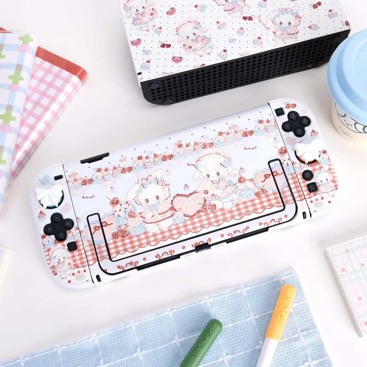 Custodia protettiva opaca per Switch 2 - NS2 Guscio rigido bianco satinato con design agganciabile e cavalletto, Lolita Agnello / Orsetto