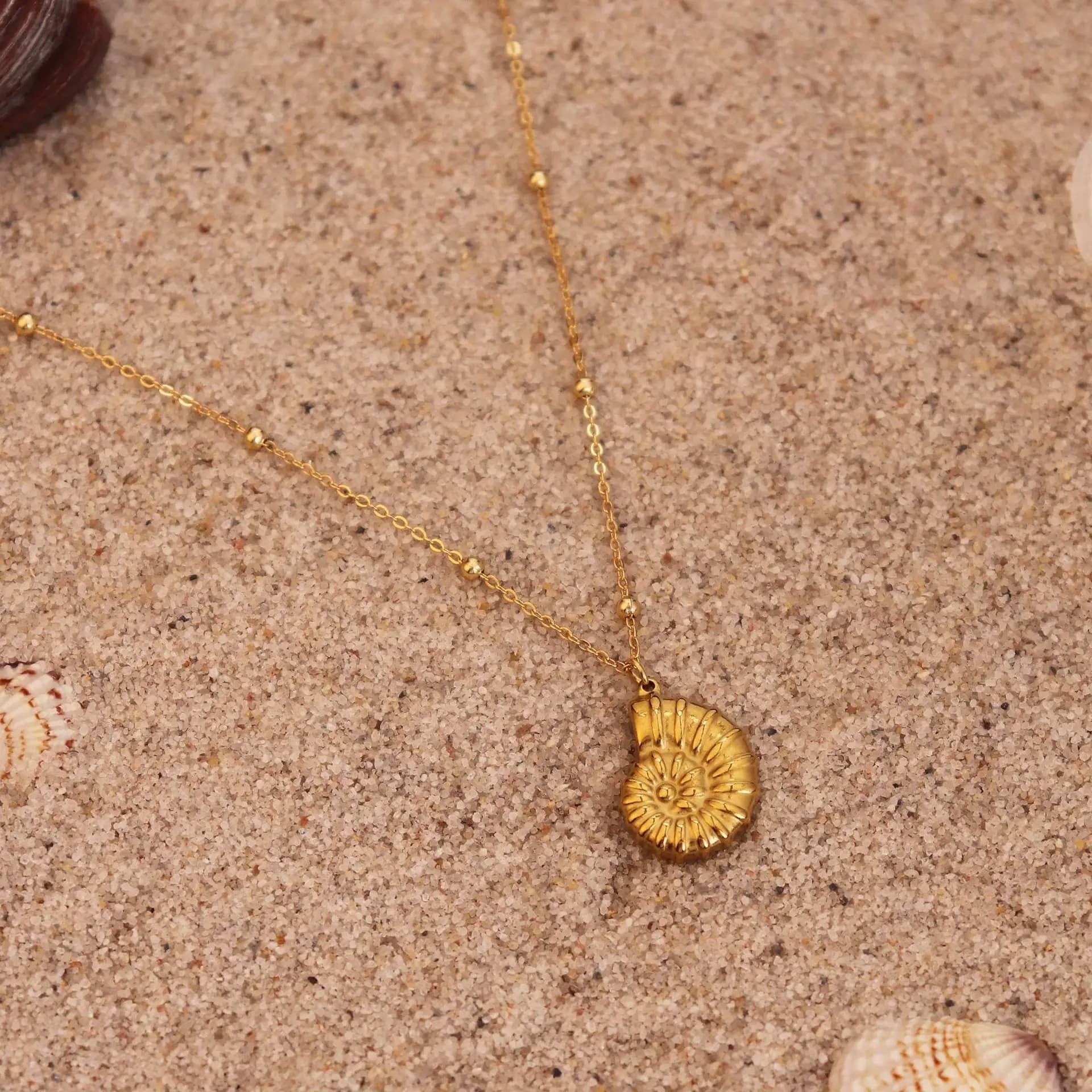 Collana con Ciondoli a Conchiglia in Acciaio Inossidabile Stile Bohemien, Gioielli Artigianali da Spiaggia per Donna, Ideale per l'Uso Quotidiano Estivo