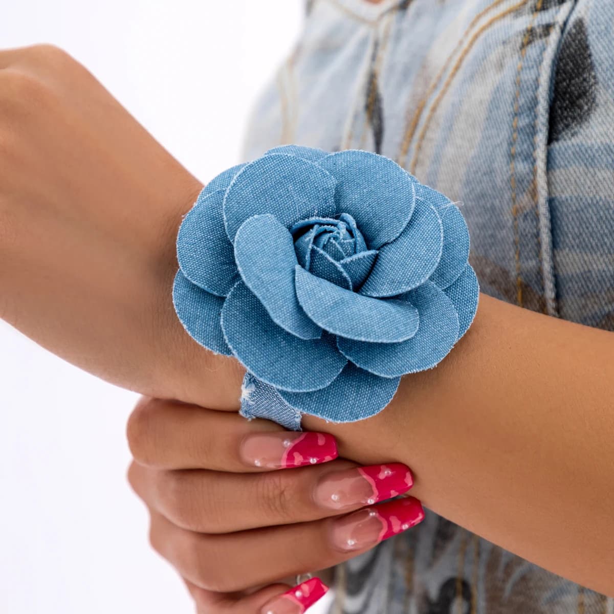 Elegante braccialetto in denim blu con fiori grandi per le donne Alla moda che realizza vecchi catene a mano da cowboy 2023 Accessori per gioielli di moda regalo