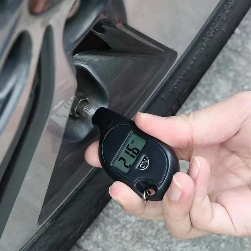 Manometro per pneumatici con display LCD digitale - Tester di pressione dell'aria per auto e moto e strumento di allarme di sicurezza