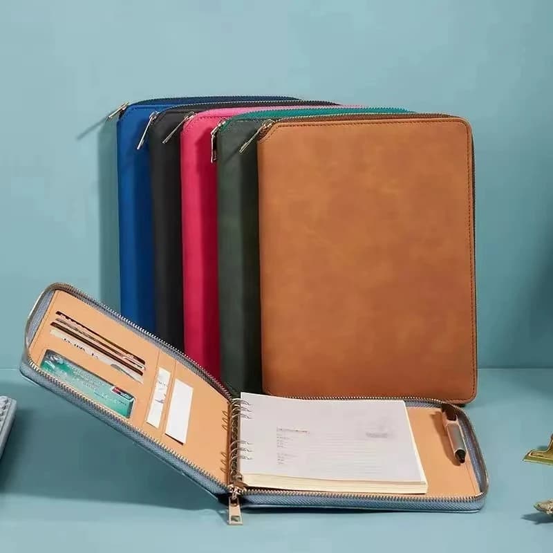 Raccoglitore ad anelli aziendale A5 Slot per carte da viaggio con calcolatrice Copertina in pelle PU Notebook con cerniera a fogli mobili multifunzionale