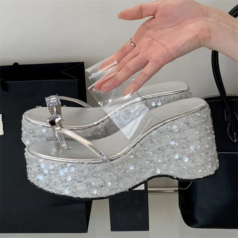 Eilyken Designer Crystal Paillettes Panno Piattaforma Pantofole con zeppa Donna Street Style Clip Toe Tacchi alti Banchetto Scarpe estive