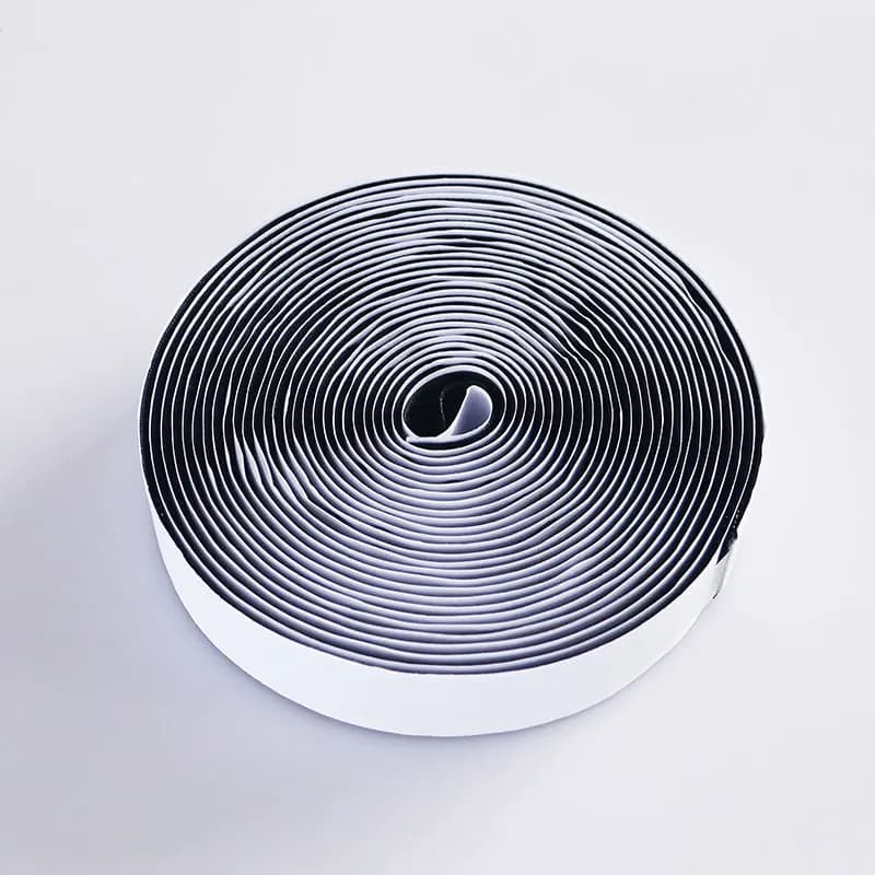 Speciale gancio per nastro autoadesivo per schermo magnetico