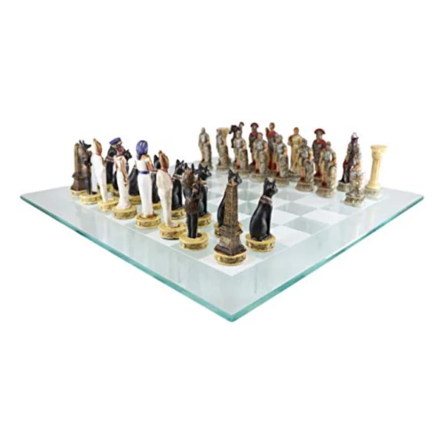 Set di scacchi a tema storico con l'esercito egiziano del faraonetolammico rispetto ai centurioni dell'Impero Romano del Cesare di Augustus con resina Scu