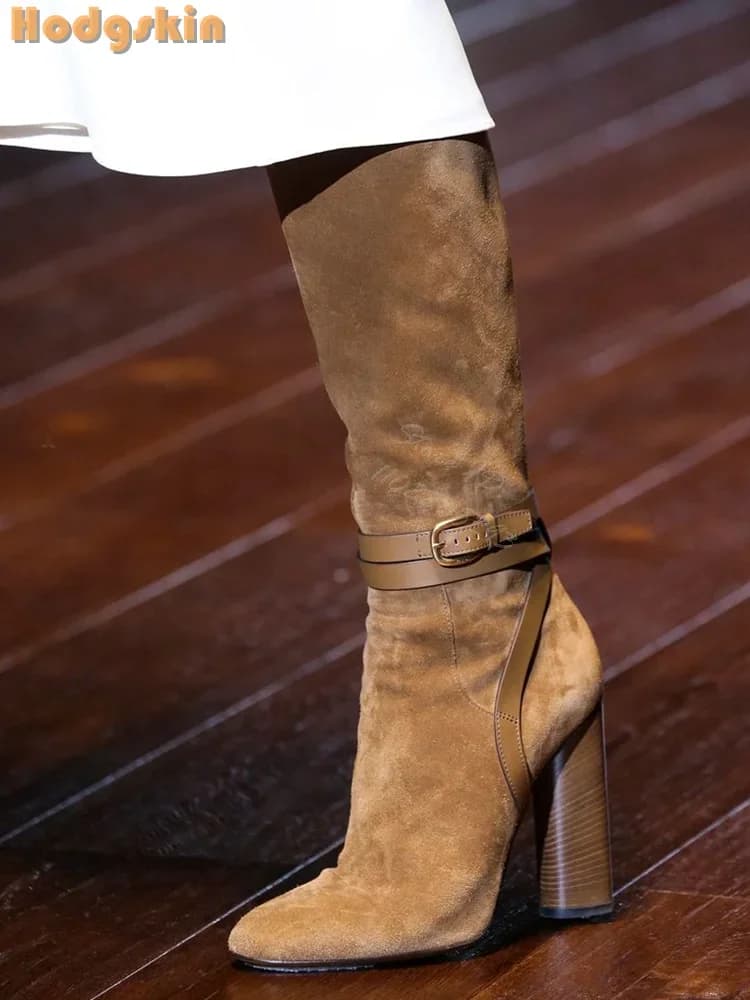 Retro cinturini con fibbia stivali pelle scamosciata cucito stivali al ginocchio cerniera laterale tacco quadrato punta a punta scarpe moda 2025 autunno nuove donne
