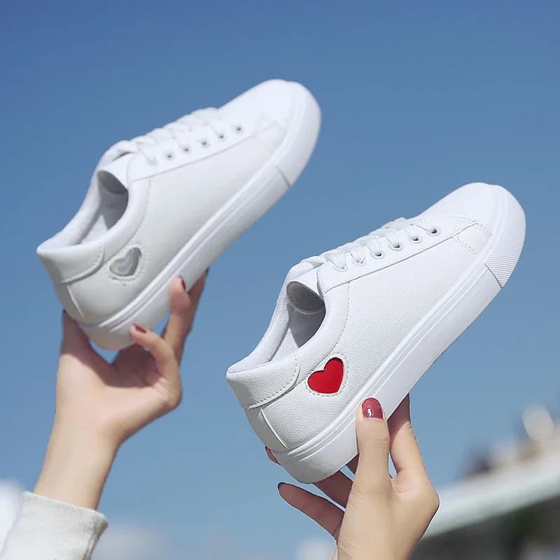 Scarpe 2024 donne che corrono primavera autunno moda bianco traspirante fiore ricamato stringate Sneakers Casual Zapatos De Mujer