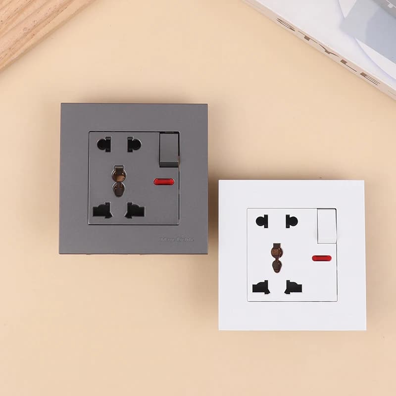 18 W Universal Type C Wall Clamp with Quick Charging Smart USB Dual Power Charger White Electric socket with 5 pin plug