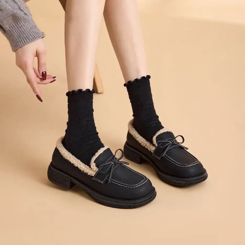 Mocassini foderati in pile in vera pelle con nodo a fiocco casual da donna Scarpe calde di nuovo arrivo invernale stile britannico