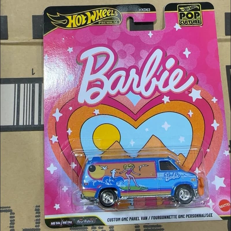 Hot Wheels In Stock Pop Culture Series Modellino Auto in Metallo HXD63 Barbie Custom GMC Panel Van Real Riders Giocattolo da Collezione Regalo