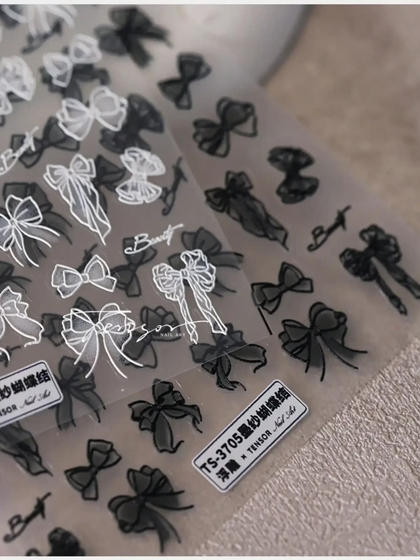 Adesivi per unghie 3D con fiocco in pizzo bianco e nero in rilievo - Adesivi autoadesivi a tema cartoni animati per manicure fai da te, custodie per telefoni e decorazioni per unghie, forniture per unghie